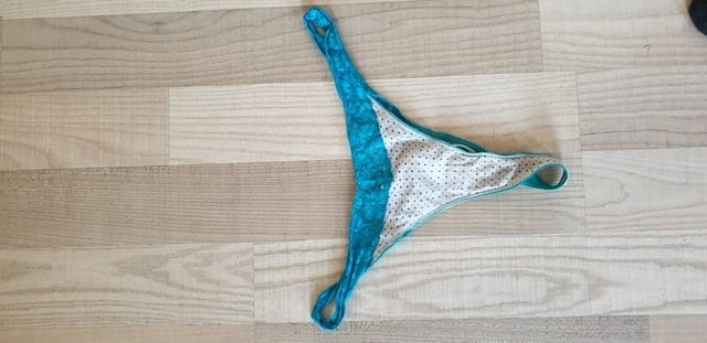 My sis dirty and used slips panties strings - Schwester slip #90381787