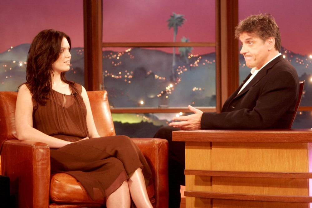Mandy moore - late late show with craig ferguson 28 apr 2006
 #82334389