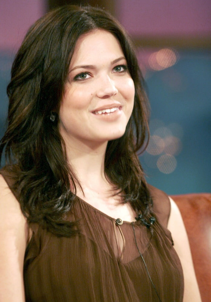 Mandy moore - late late show with craig ferguson 28 apr 2006
 #82334402