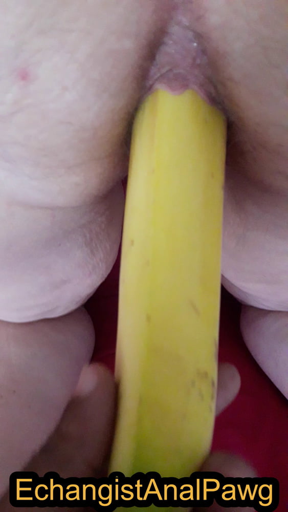 Stretching & gapping il mio buco del culo con la lunga banana
 #106590442