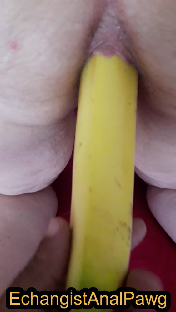 Stretching & gapping il mio buco del culo con la lunga banana
 #106590445