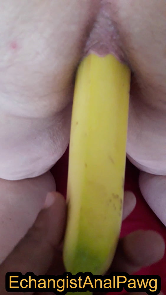 Stretching & gapping il mio buco del culo con la lunga banana
 #106590452