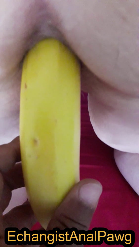Stretching & gapping il mio buco del culo con la lunga banana
 #106590483