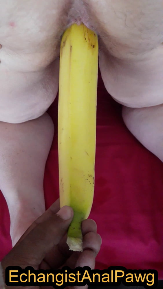 Stretching & gapping il mio buco del culo con la lunga banana
 #106590495