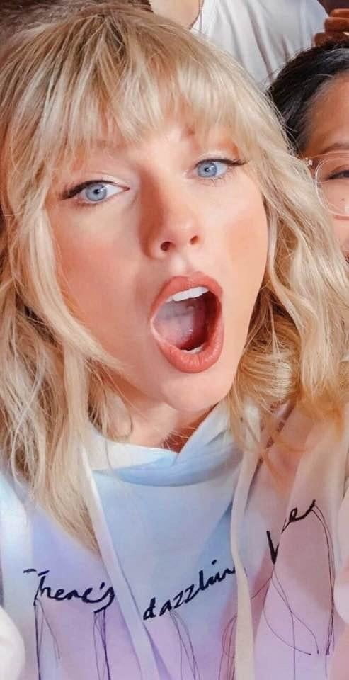 La bella faccia del cazzo di Taylor Swift
 #96923881