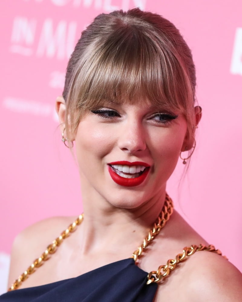 La bella faccia del cazzo di Taylor Swift
 #96923969