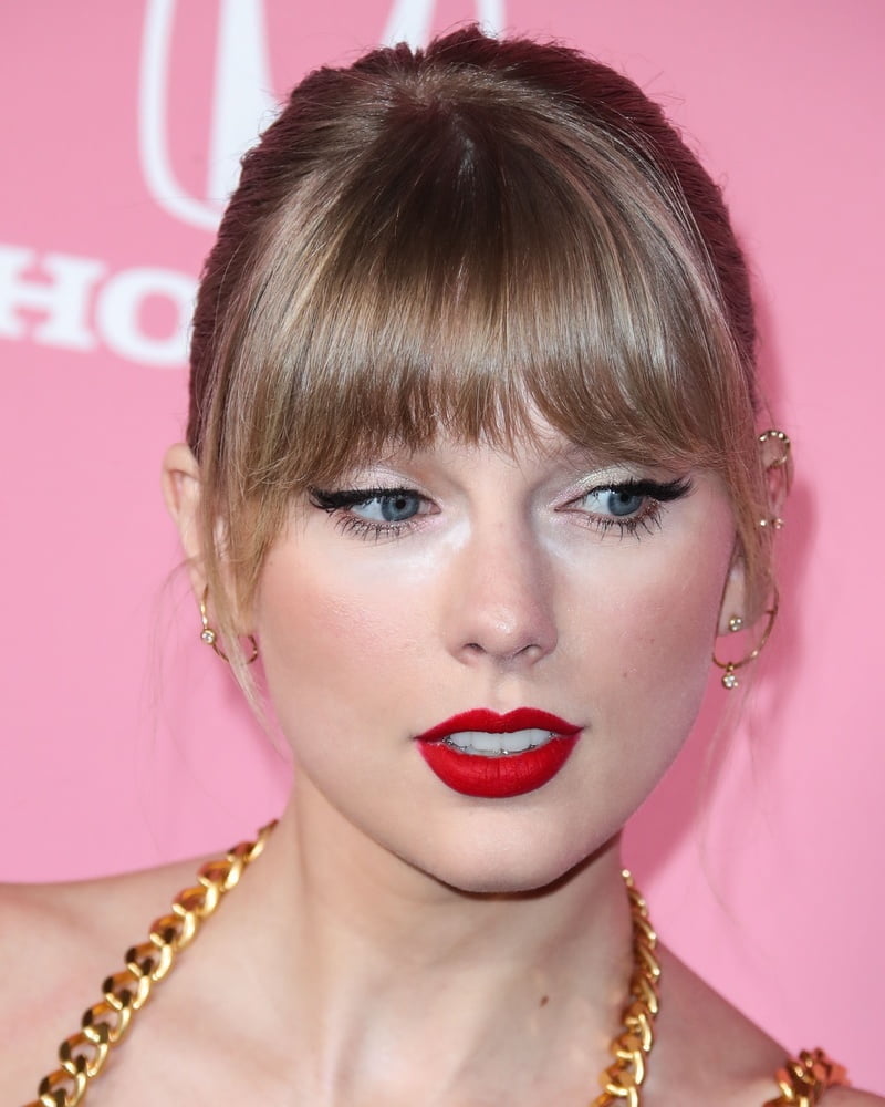 La bella faccia del cazzo di Taylor Swift
 #96923975