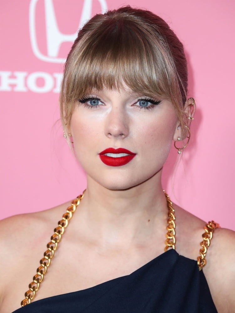La bella faccia del cazzo di Taylor Swift
 #96923978