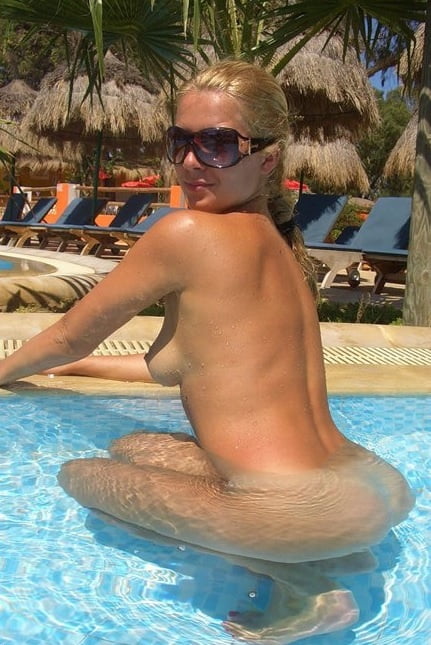 Rubia caliente 442
 #95755082