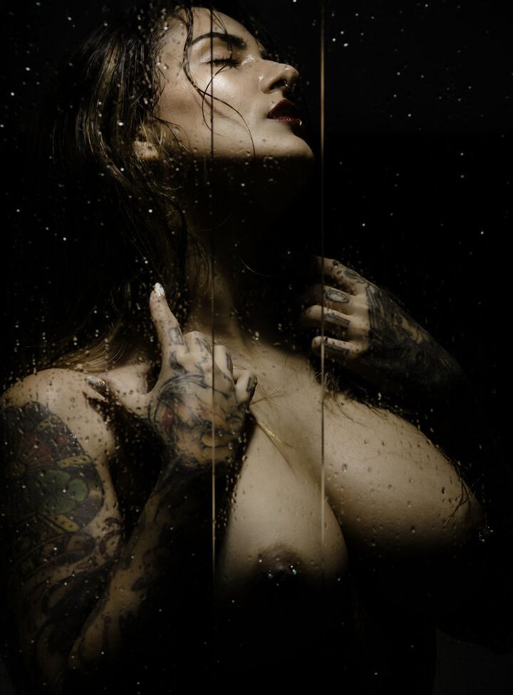 Cauuution nude #108102396
