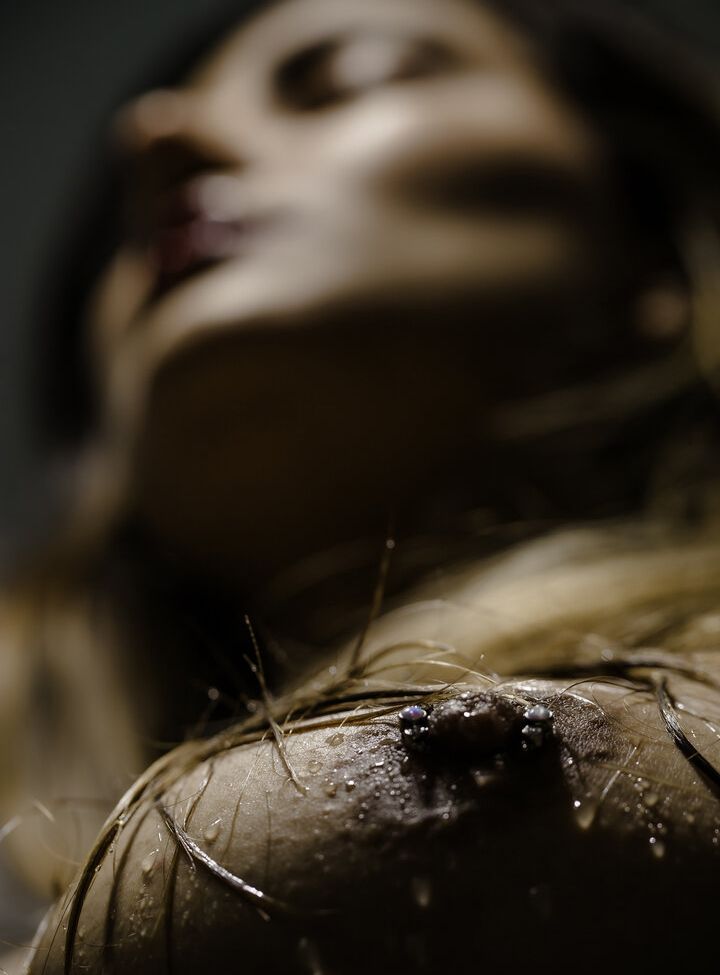 Cauuution nude #108102397