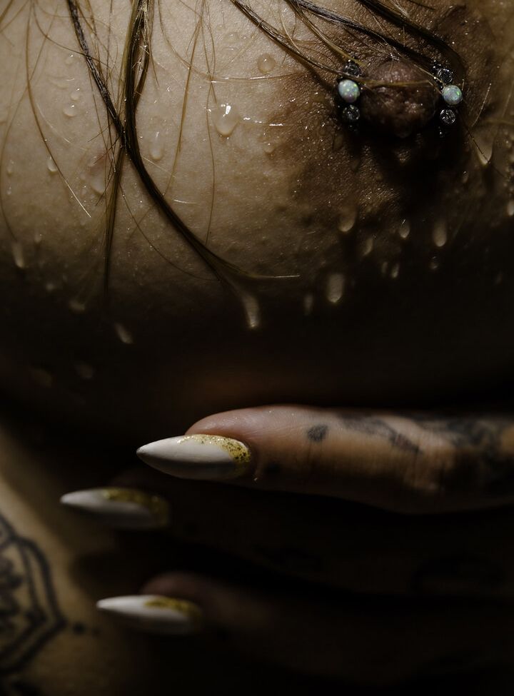 Cauuution nude #108102398