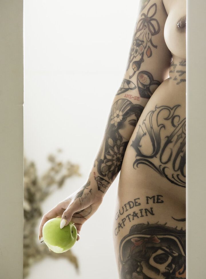 Cauuution nude #108102400