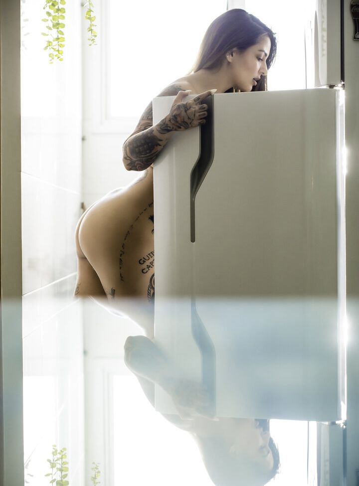 Cauuution nude #108102401