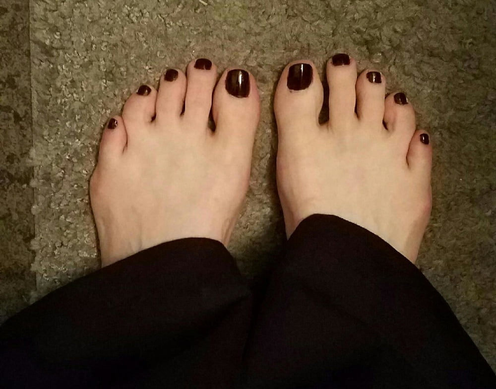 Suelas y dedos de los pies de la esposa
 #102521345