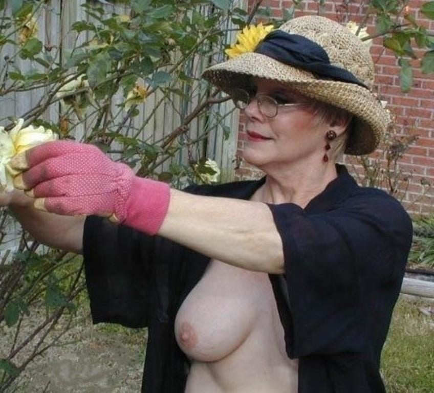 熟女とおばさん 435
 #98017388