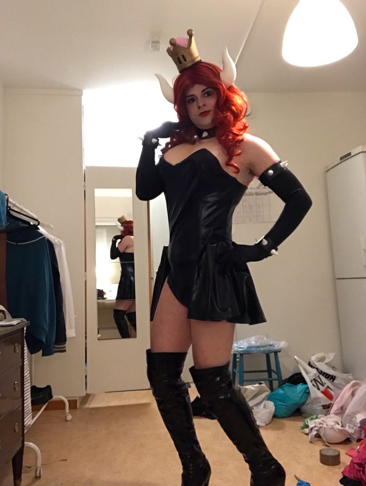 Bowsette Cosplay #106894980