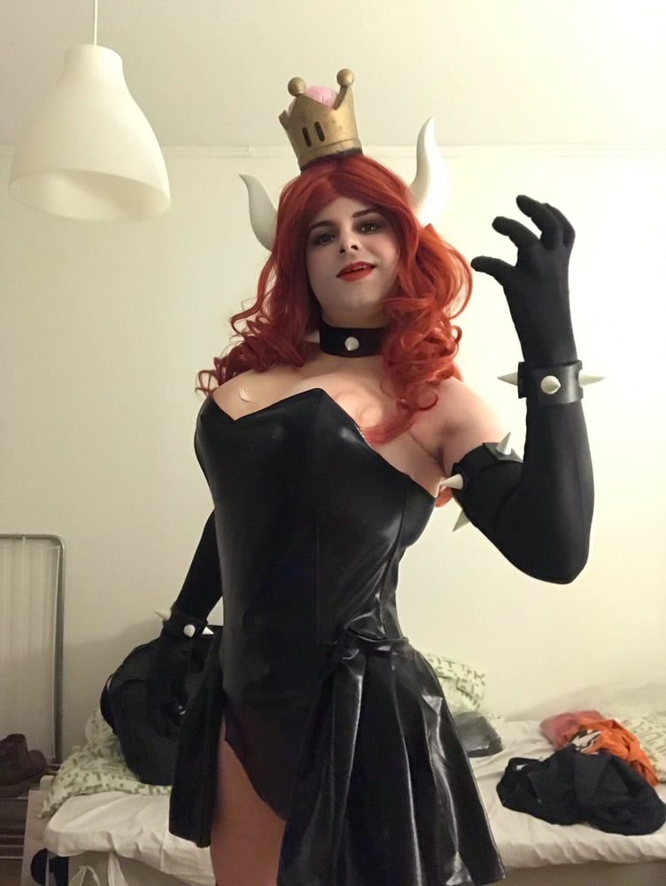 Bowsette Cosplay #106894981