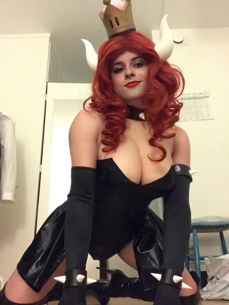 Bowsette Cosplay #106894982