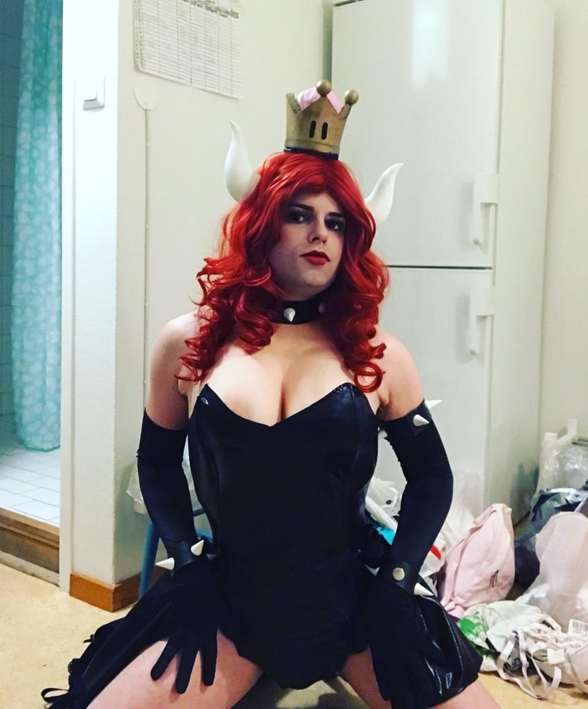 Bowsette Cosplay #106894991
