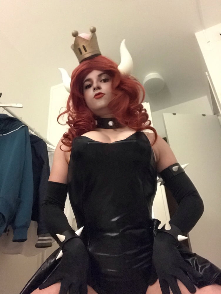 Bowsette Cosplay #106894993