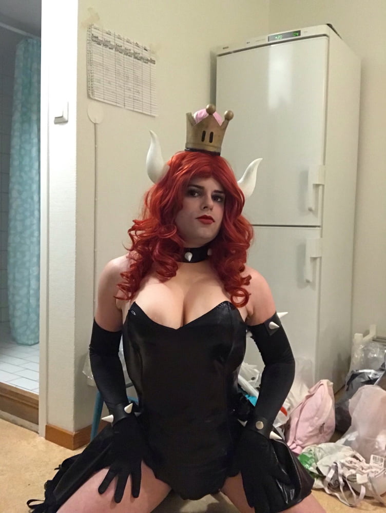 Bowsette Cosplay #106894995