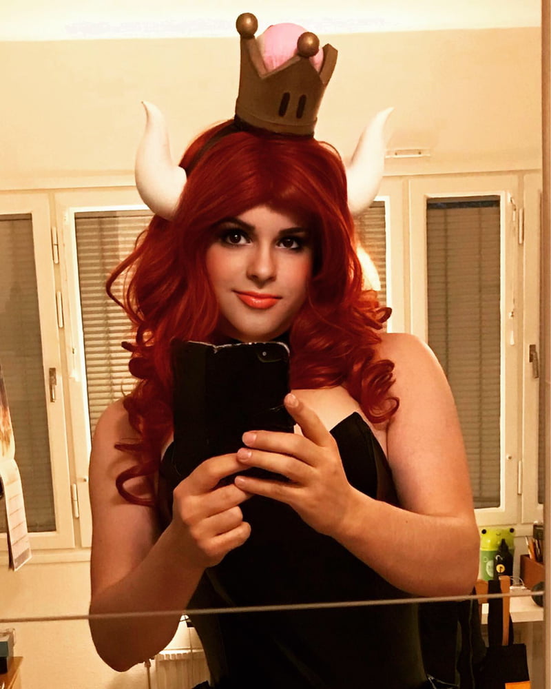 Bowsette Cosplay #106894996