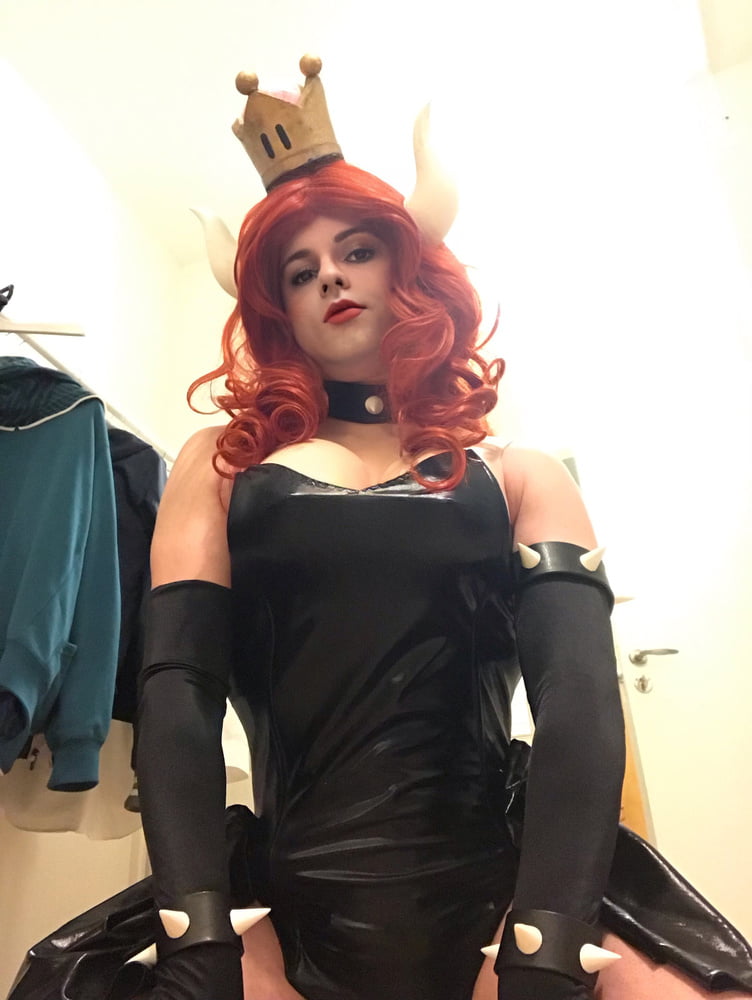 Bowsette Cosplay #106894997