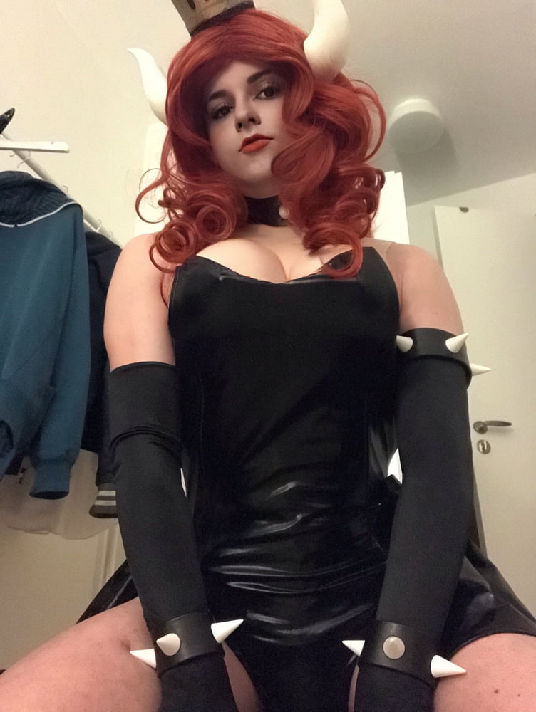 Bowsette Cosplay #106894998