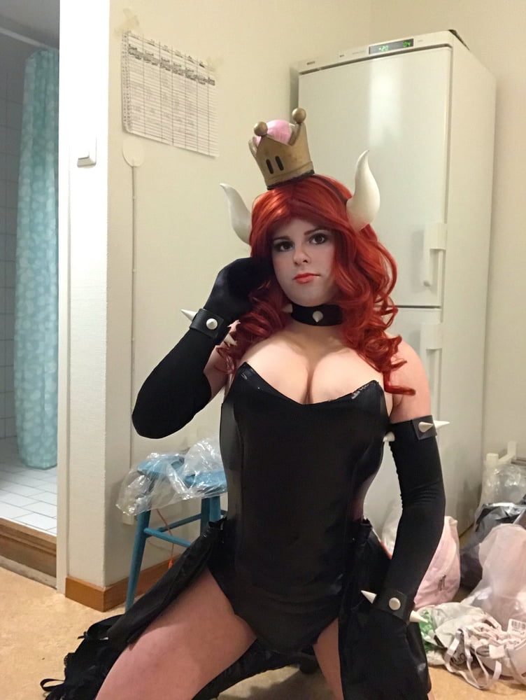 Bowsette Cosplay #106895006