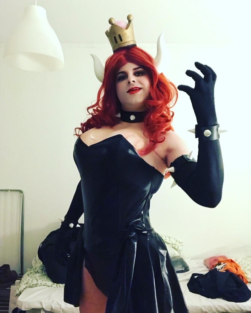 Bowsette Cosplay #106895011