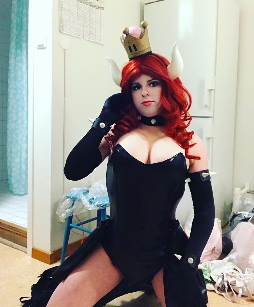Bowsette Cosplay #106895021