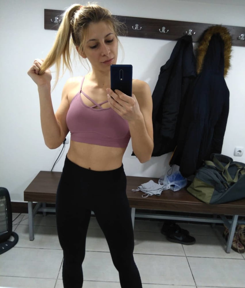 Serbische schöne heiße blonde skinny fitnes Mädchen jelena simic
 #105930255