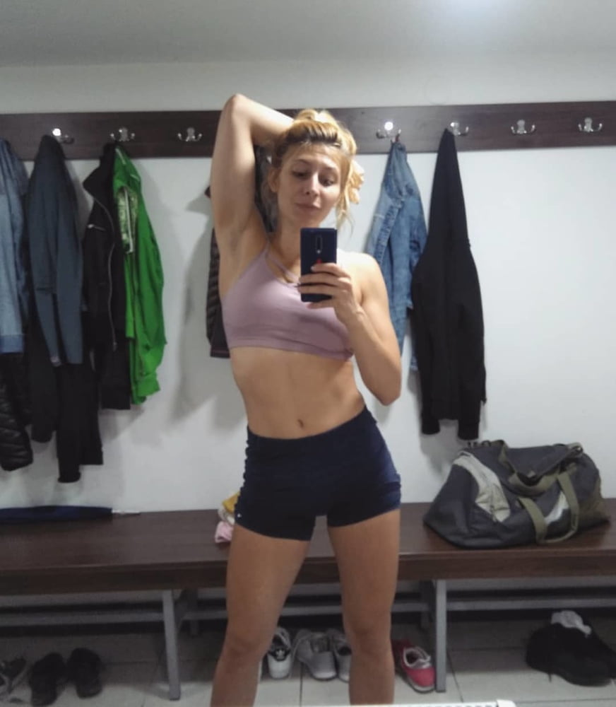 Serbische schöne heiße blonde skinny fitnes Mädchen jelena simic
 #105930263