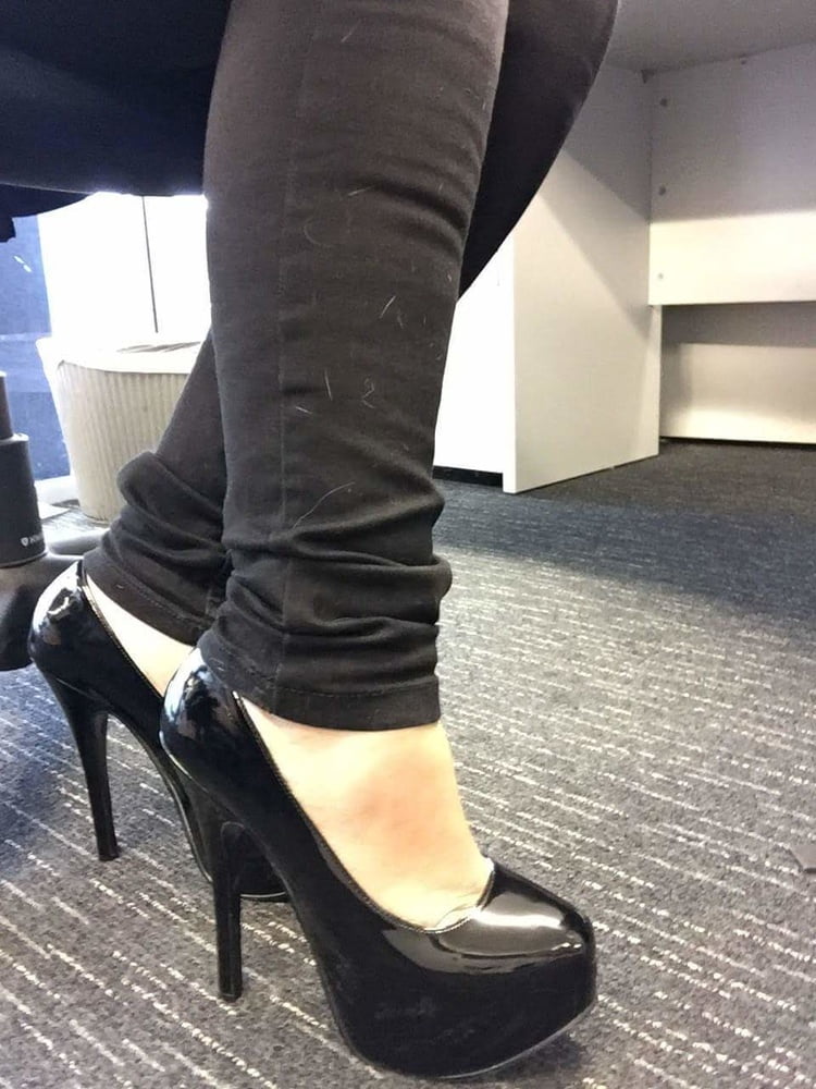 セクシーな写真とハイヒール
 #89955200