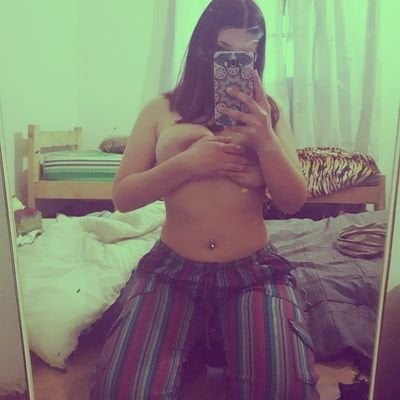 アルゼンチンの売春婦ルシアナ（19歳）が自分をさらけ出す。
 #89882702