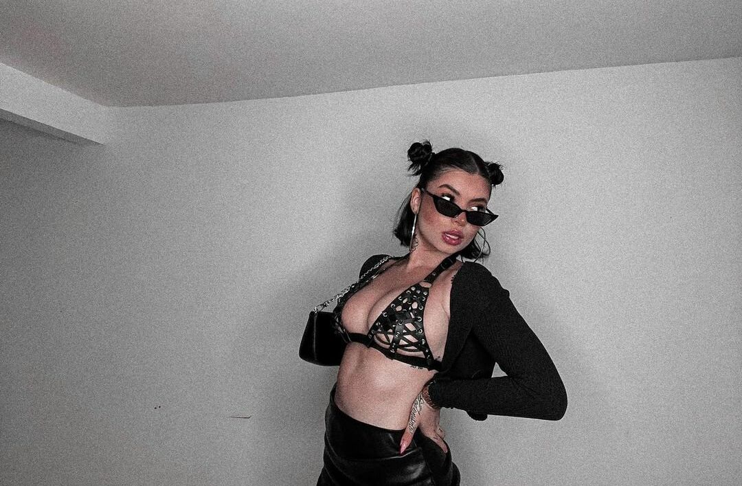 Alison Estrada desnuda #108061190