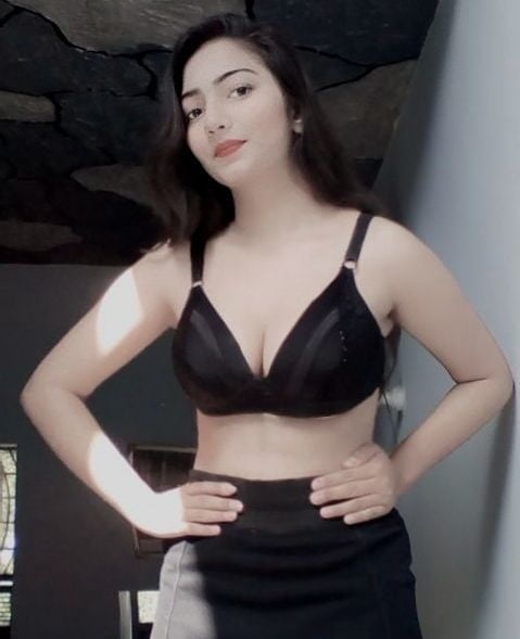 Más hermoso ángel chica india desnuda
 #96023198