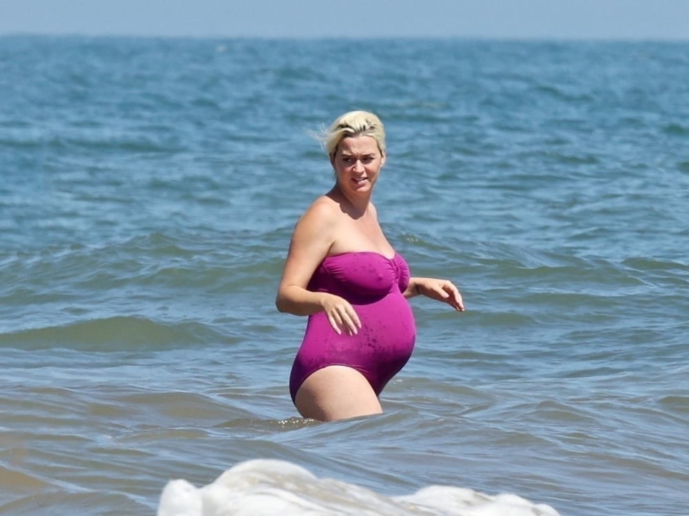 Pregnant Katy Perry in a purple swimsuit. #90290139