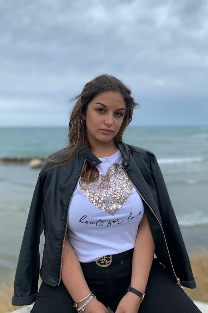 露出した妻たち 19
 #93493879