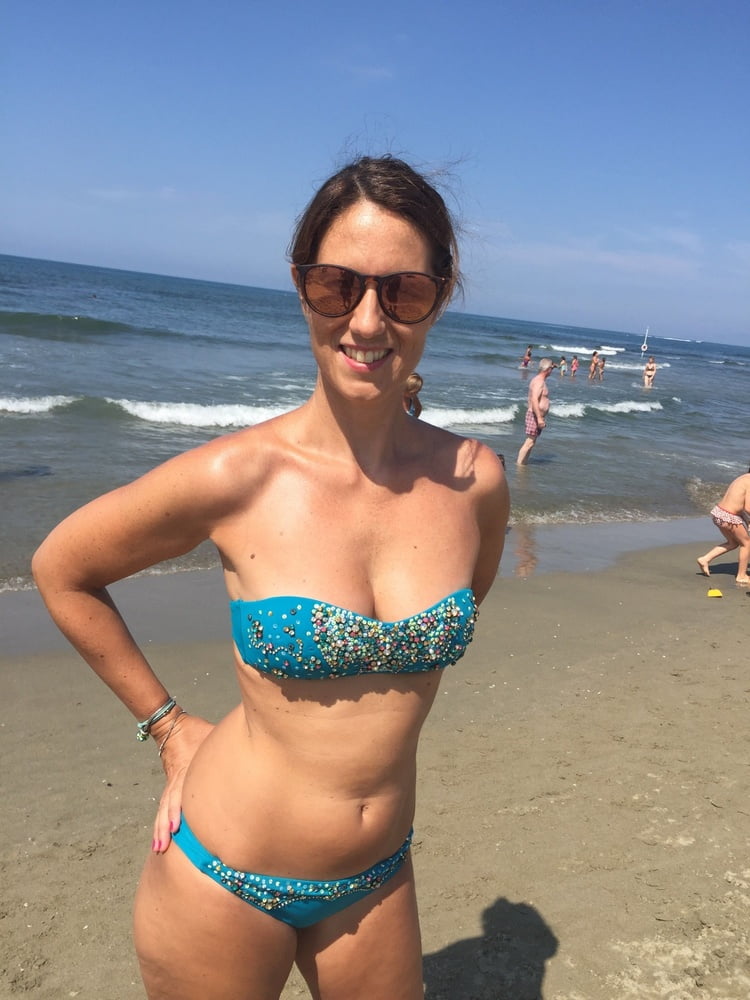 露出した妻たち 19
 #93493888