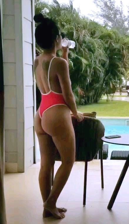 露出した妻たち 19
 #93493900