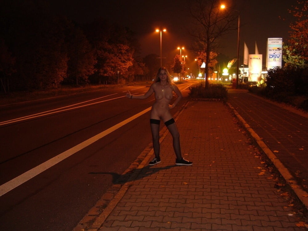 露出した妻たち 19
 #93494060