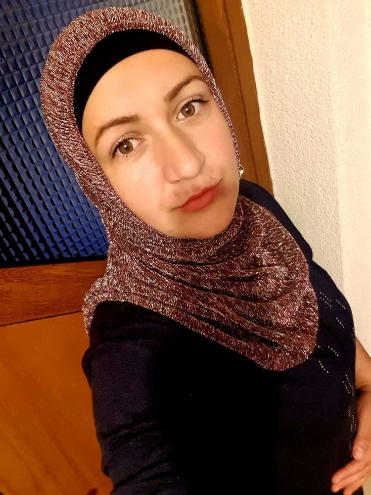 Turbanli fatme vollbusige Hijab Schlampe
 #89173558