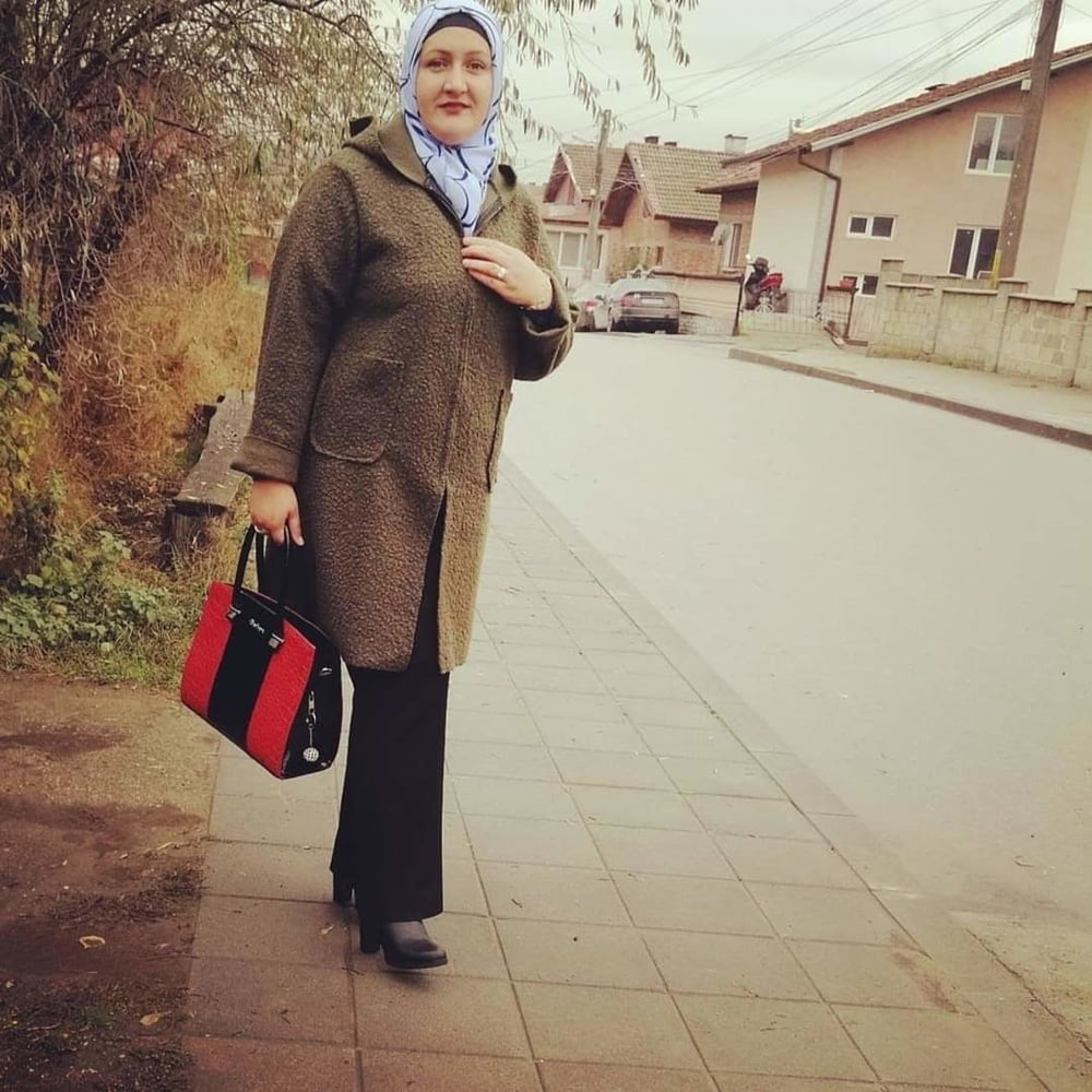 Turbanli fatme vollbusige Hijab Schlampe
 #89173591