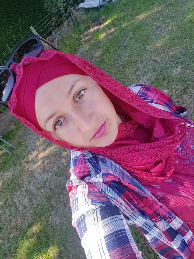 Turbanli fatme vollbusige Hijab Schlampe
 #89173595
