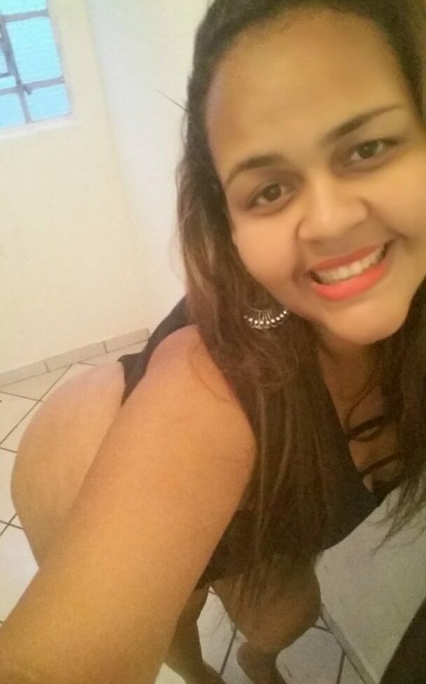 Kamilona desnuda #108257160