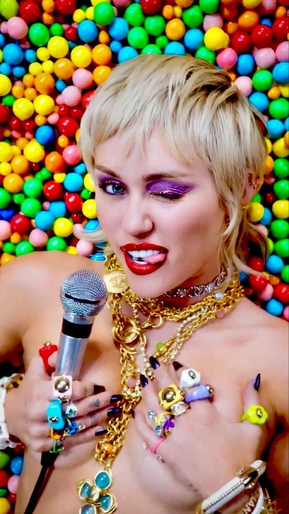 Miley cyrus my goddess
 #81801336