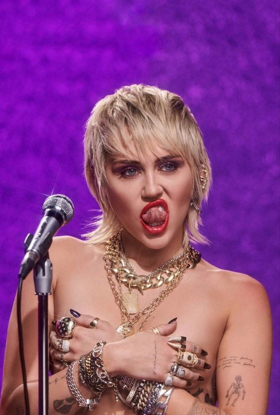 Miley cyrus my goddess
 #81801442