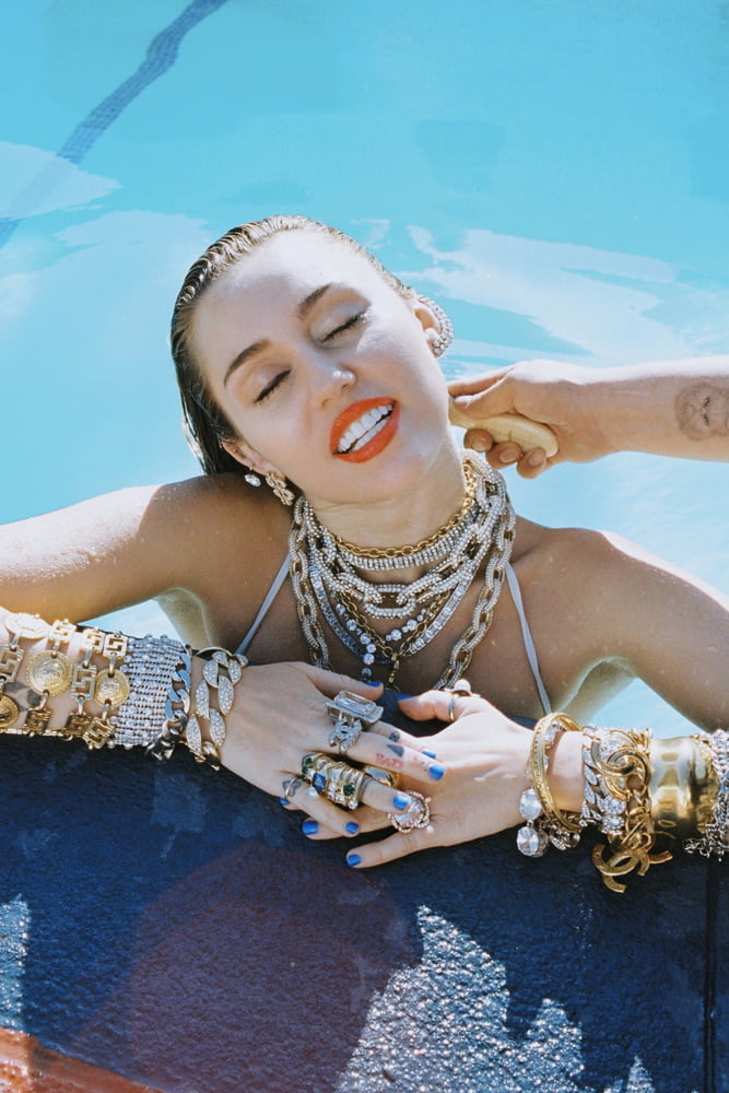 Miley cyrus my goddess
 #81801504
